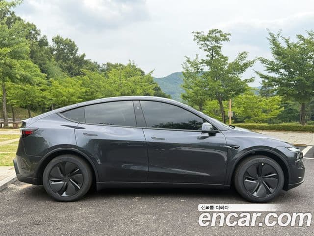 Tesla Model Y 2