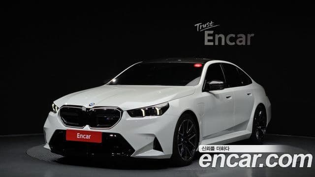 BMW M5 (G90)