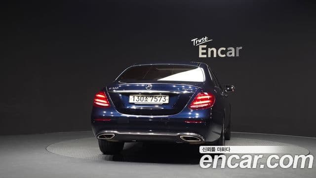 Mercedes-Benz E-Class W213 4