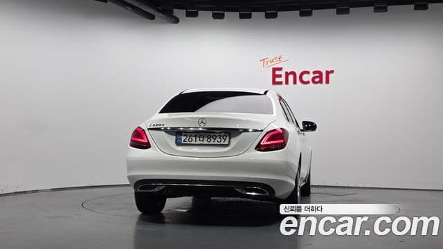Mercedes-Benz C-Class W205 4