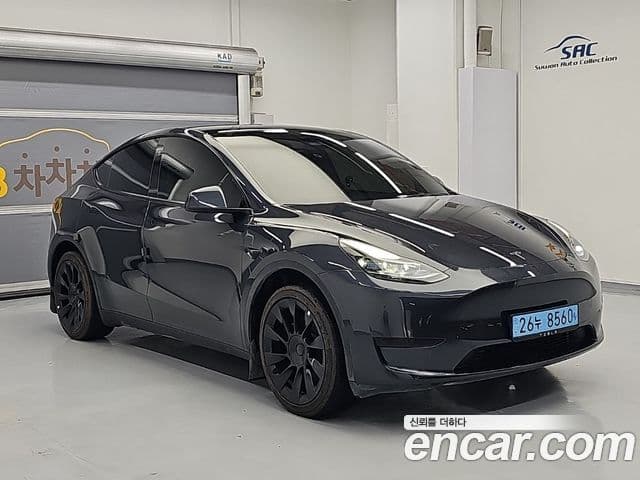 Tesla Model Y 2