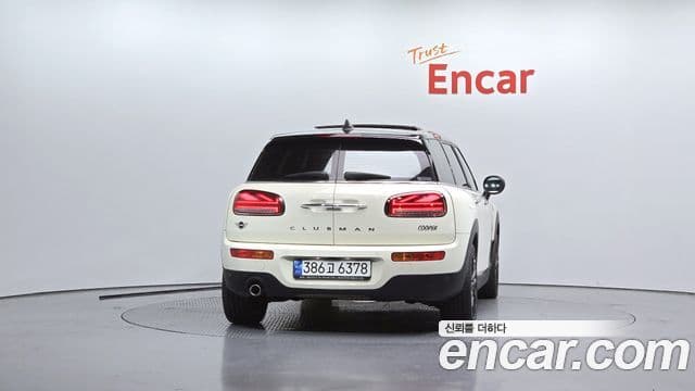 MINI Cooper Clubman 4