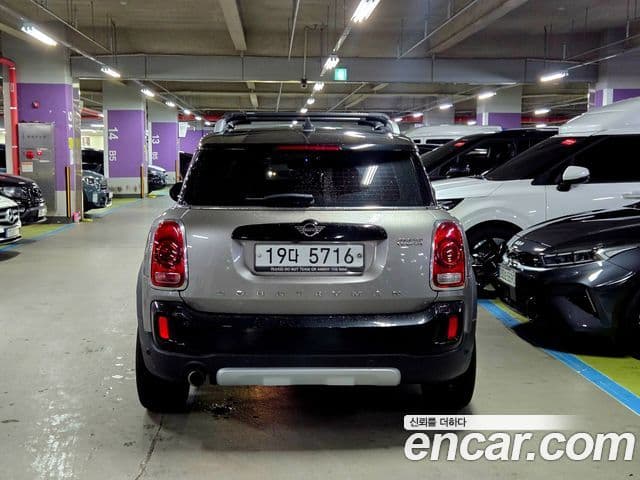 MINI Cooper Countryman 2