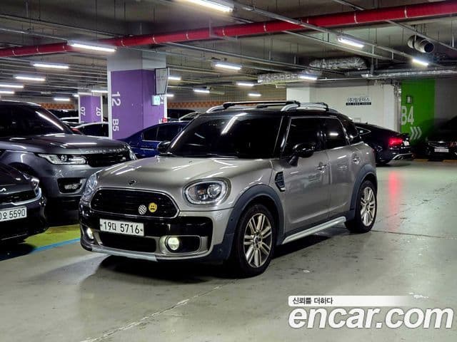 MINI Cooper Countryman 3