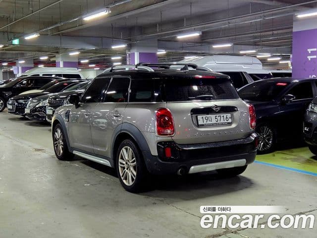 MINI Cooper Countryman 4