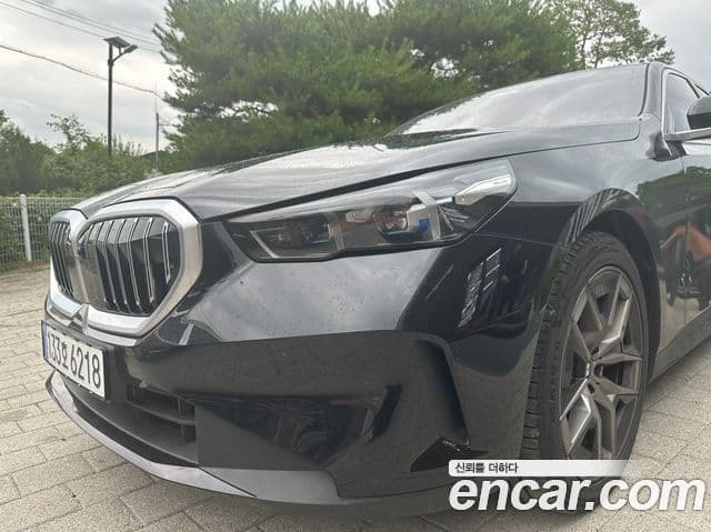 BMW 5 Series (G60)