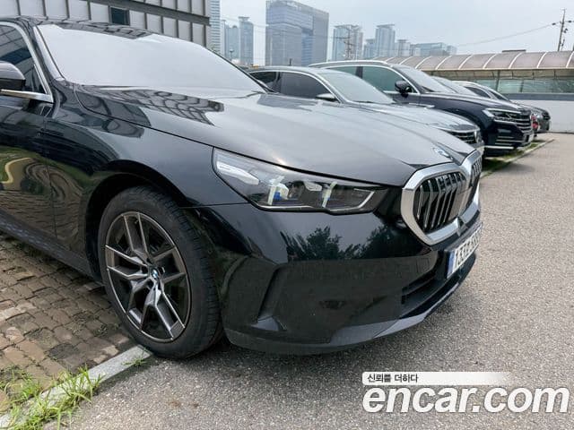 BMW 5 Series (G60)