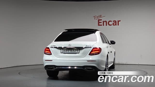 Mercedes-Benz E-Class W213 4