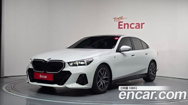 BMW 5 Series (G60)