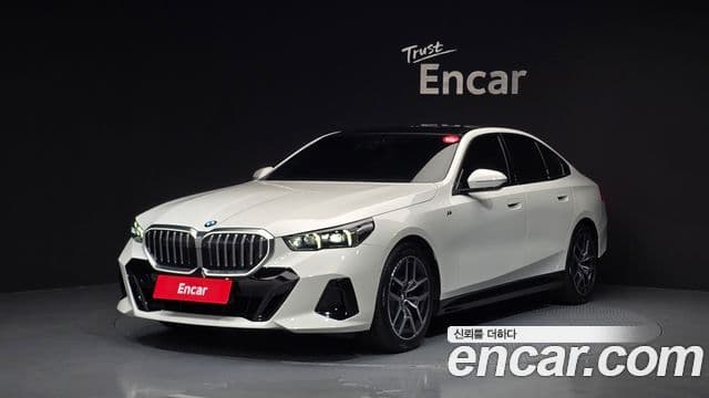 BMW 5 Series (G60)