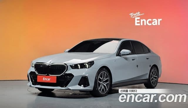 BMW 5 Series (G60)