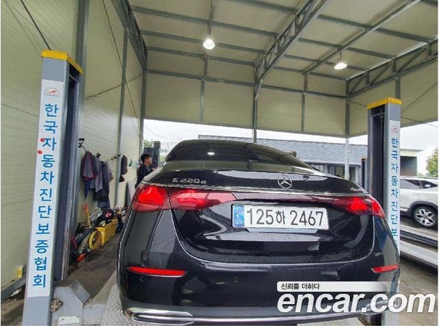Mercedes-Benz E-Class W214