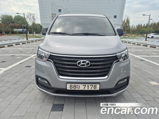 Hyundai The New Grand Starex