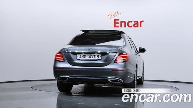 Mercedes-Benz E-Class W213 4