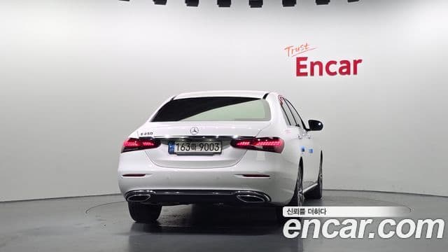 Mercedes-Benz E-Class W213 4
