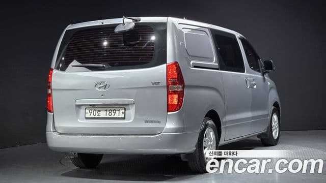 Hyundai The New Grand Starex 2