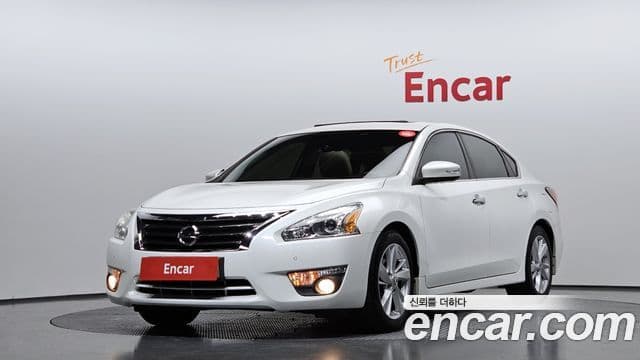 Nissan Altima 1