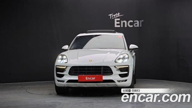 Porsche Macan 3
