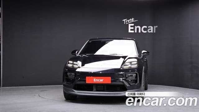 Porsche Macan EV 3