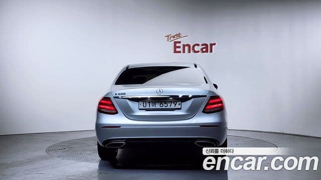 Mercedes-Benz E-Class W213 4
