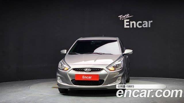 Hyundai Accent (New) 3
