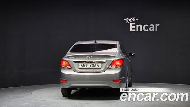 Hyundai Accent (New) 4
