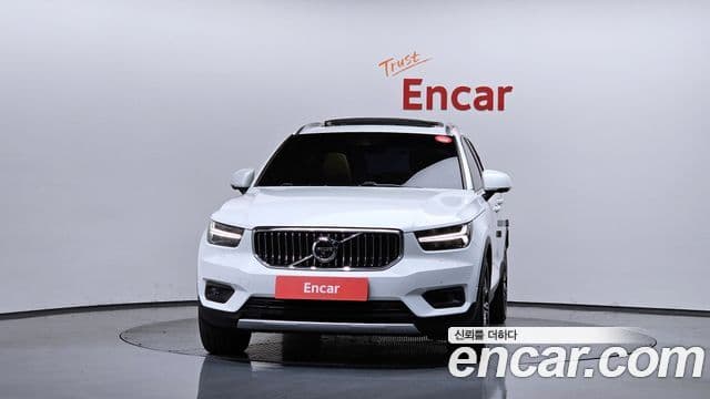 Volvo XC40 3