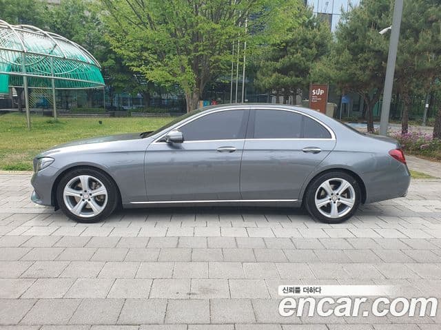Mercedes-Benz E-Class W213 4