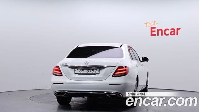 Mercedes-Benz E-Class W213 4