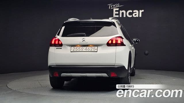 Peugeot 2008 4