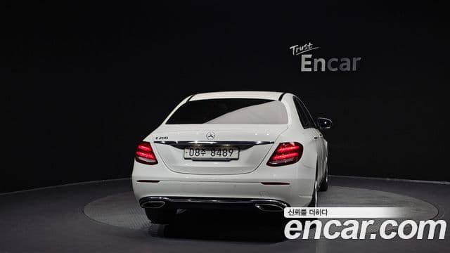 Mercedes-Benz E-Class W213 4