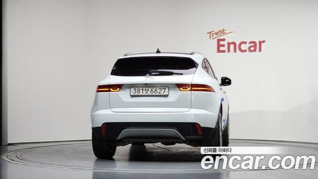 Jaguar E-PACE 4