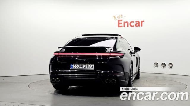 Porsche Panamera (976) 4