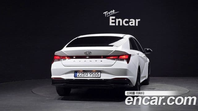 Hyundai Avante Hybrid (CN7) 4