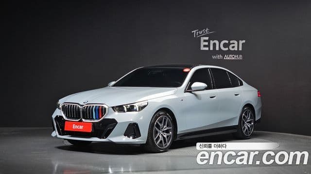 BMW 5 Series (G60)