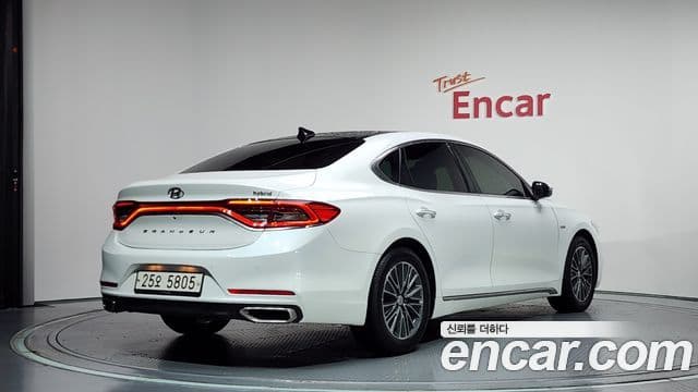 Hyundai Grandeur IG Hybrid 2