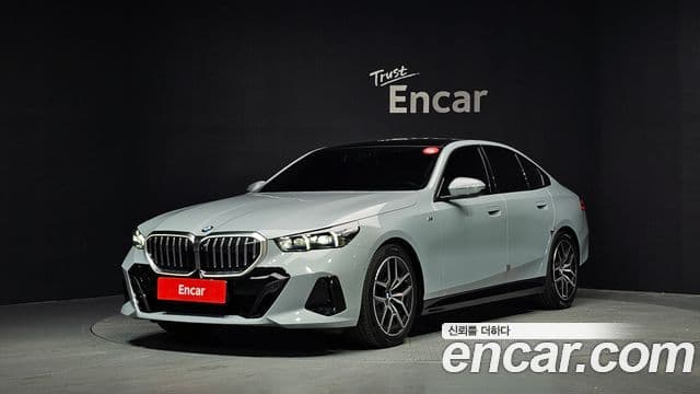 BMW 5 Series (G60)