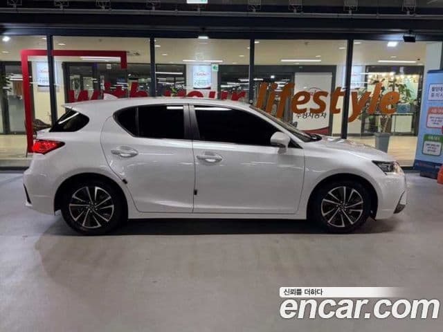 Lexus CT200h 3
