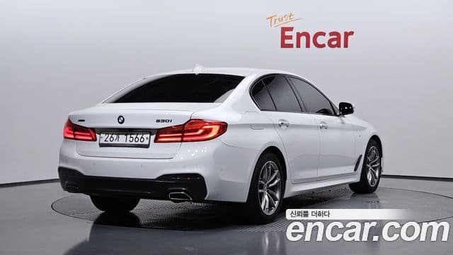 BMW 5 Series (G30) 2