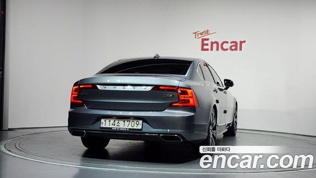 Volvo S90 4