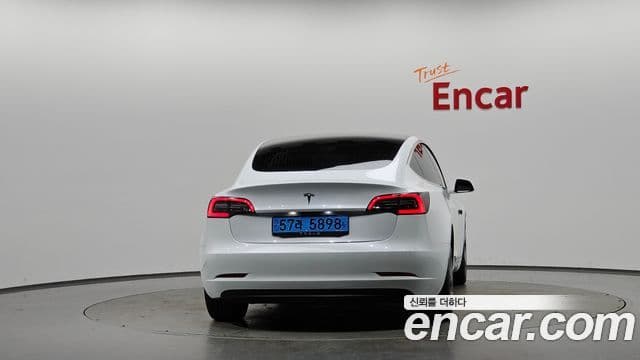 Tesla Model 3 4