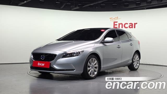 Volvo V40 1