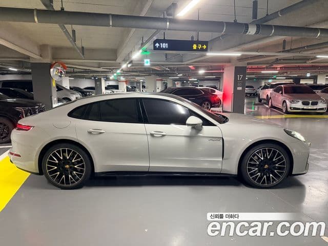 Porsche Panamera (976) 3