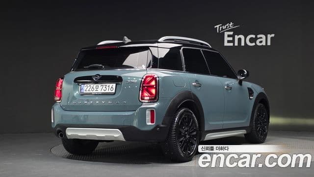 MINI Cooper Countryman 2