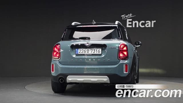 MINI Cooper Countryman 4