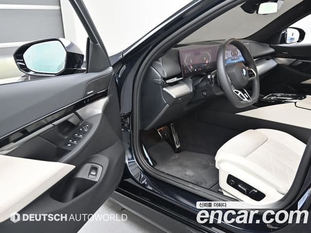 BMW 5 Series (G60)