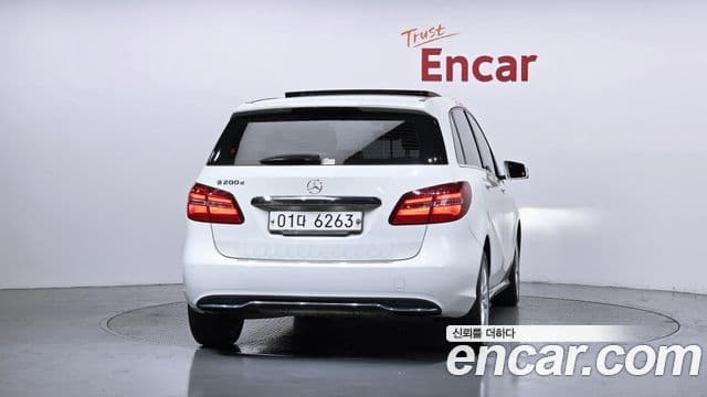 Mercedes-Benz B-Class W246 4