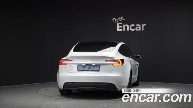 Tesla Model 3 4
