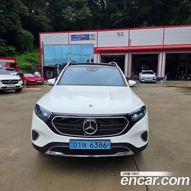 Mercedes-Benz EQB X243