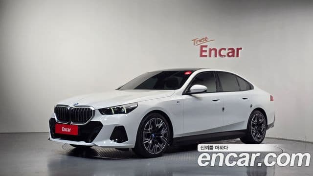 BMW 5 Series (G60)